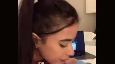 botei a minha namorada para chupar meu pau e depois a fundir ate se mijar 1733498904