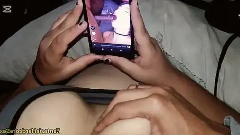 viendo tiktoks con mi mejor amiga y al comparar sus tetas con la de una tiktoker me deja acabar en ellas 1733494740